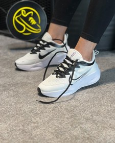 تصویر کفش کتونی اسپرت نایک (Nike) لبخند زنانه و دخترانه رنگ سفید مشکی 