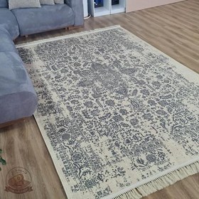 تصویر فرشینه مدرن مخمل طرح سنتی رنگ طوسی و کرم 