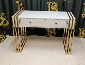 تصویر میز ناخن یا آرایش 