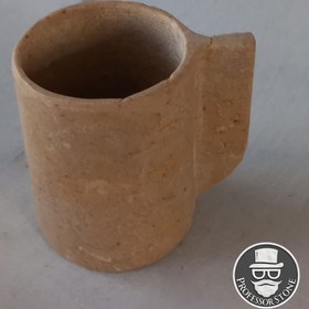 تصویر لیوان دسته‌دار سنگی 