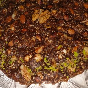 تصویر سینی مزه خرما (500 گرمی) با پنج مغز آجیل و انواع دانه ها 