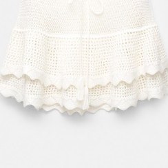 تصویر دامن کوتاه قلاب بافی شده چین دار زنانه سفید پل اند بیر 