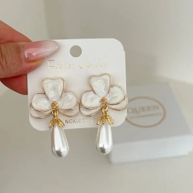 تصویر گوشواره‌ میخی جواهر - مینا کاری گلبرگ سفید Earrings Fashion - White Petal Enamel Earrings