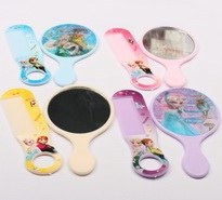 تصویر شانه و آینه فروزن 