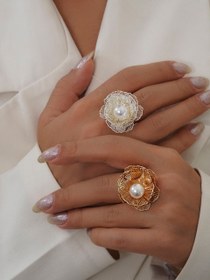 تصویر انگشتر زنانه مرواریدی طرح طلا گل مینیاتوری نانو رنگ ثابت Women's pearl ring, gold design, miniature flower, nano fixed color