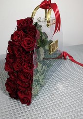 تصویر گل رز قرمز داخل فلاوربگ پلکسی فلوبار Red Roses in Plexiglass Flower Bag Flowbar