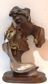 تصویر مجسمه شکلاتی عروس و داماد 