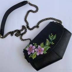 تصویر کیف دوشی چرم فلوتر مشکی با نقاشی 