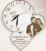 تصویر ساعت حک چهره چوبی در طرح سفارشی با کد انتخابی – کادویی ماندگار برای سورپرایز تولد، سالگرد ازدواج و ولنتاین 