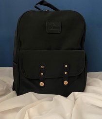 تصویر کوله‌پشتی دکمه‌دار 