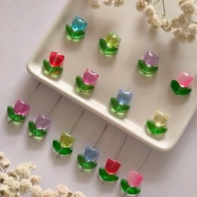 تصویر مهره رنگی لاله با برگ سبز 
