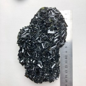 تصویر سنگ اپیدوت فوق کلکسیونی 1100 گرم تمام بلور سالم 