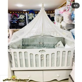 تصویر تخت گهواره کنار مادر 