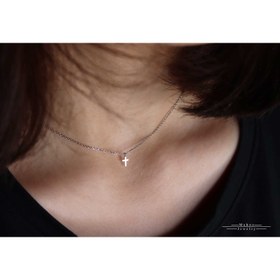 تصویر گردنبند نقره صلیب مینیمال 