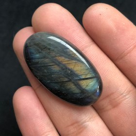 تصویر نگین لابرادوریت خاص و کمیاب با لابرادورنسی لیرزی و هاله ای Labradorite