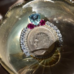 تصویر گل سینه بیست ریالی آبی ارغوانی 