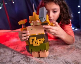 تصویر Mattel Minecraft Legends GYR77 Portal Guardian - Giant Figure with 2 Attack Functions Arm Raises and Mace Insert Perfect for Collecting and Adventure Fun for Children from 6 Years - ارسال 15 الی 20 روز کاری 