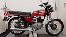 تصویر استیکر ، خط کشی ، آرم موتورسیکلت سوزوکی جی پی 125 1983 Decals and Sticker Design for SUZUKI GP 125 cc