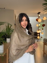 تصویر شال زنانه دور ریشه راه راه 