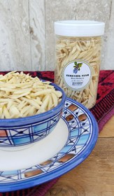 تصویر خلال بادام درختی 