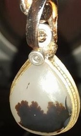 تصویر سنگ شجر قدیمی قلبی 