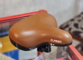 تصویر زین پهن کلاسیک دوچرخه Wide classic bicycle saddle