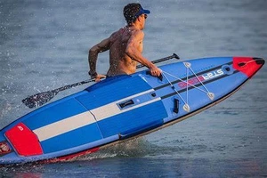 تصویر فروشگاه لوازم ورزشی آبی فلامینگو قرمز