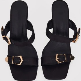 تصویر صندل زنانه مشکی با سگک طلایی پاشنه کوتاه شیک و راحت Prettylitte