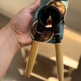 تصویر گردو شکن شنگیا دسته چوبی 