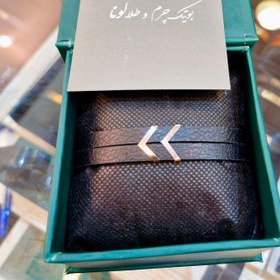 تصویر دستبند چرم و طلا پیکان 