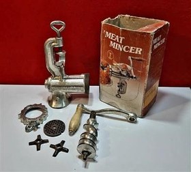 تصویر چرخ گوشت دستی 