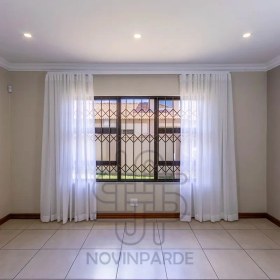 تصویر پرده مینیمال حریر 