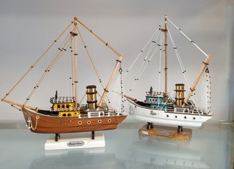 تصویر کشتی چوبی آنتیک 