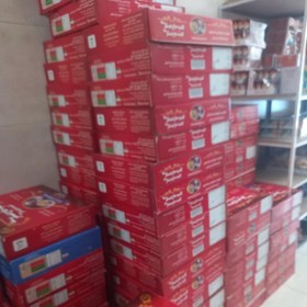 تصویر کلمپه خرمایی با تزیین کنجد 5 کیلویی 