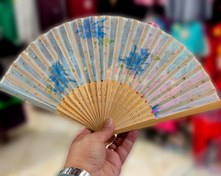 تصویر بادبزن دسته چوبی وارداتی زنانه - گل آبی درشت 