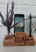 تصویر تقویم چوبی و استند موبایل به همراه گلدان 