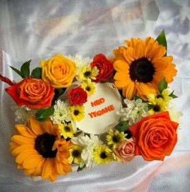 تصویر کیک تولد و باکس گل کرومی 