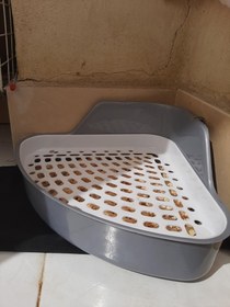 تصویر ظرف توالت مثلثی خرگوش Rodent Litter Box