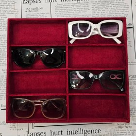 تصویر استند عینک مدل سینی 