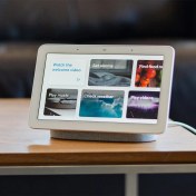 تصویر دستیار صوتی گوگل مدل Google Home Hub 