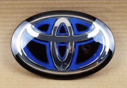 تصویر آرم جلو پنجره تویوتا C_HR از سال 2016 تا 2019 