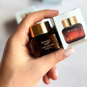 تصویر کرم شب دور چشم بیوآ 