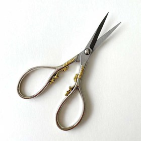 تصویر قیچی گلدوزی لاکچری 