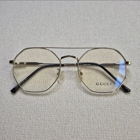 تصویر عینک شیشه‌ای ۵ 