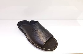 تصویر دمپایی مردانه چرم طبیعی پاژنگ رنگ مشکی 