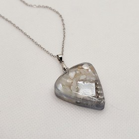 تصویر گردنبد رزینی طرح سنگ و آینه 