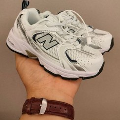 تصویر کتونی بچه گانه نیوبالانس ۵۳۰ سورمه ای سفید New Balance 530 