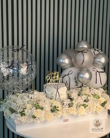 تصویر کیک با باکس گل‌های ریز | کد: ZNB-SQK 