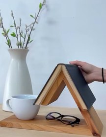 تصویر استند کتاب چوبی wooden book stand