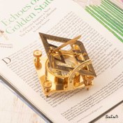 تصویر قطب نما اسطرلاب دار هندی برنجی طلایی مربع 